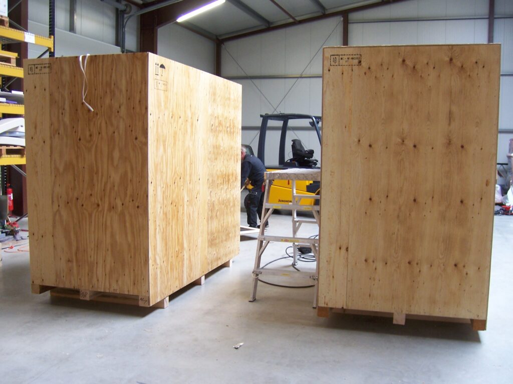 Dienstleistung - Versandfertige Verpackung eines Computerthomographen