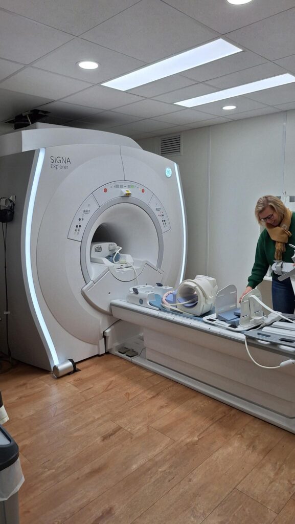 MRT - GE Signa Explorer 1.5T